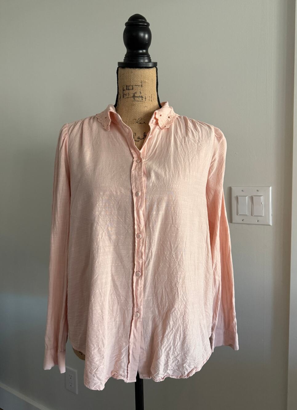 Lauren Conrad Pink Button Down Embroidered Collar Women’s Size Large